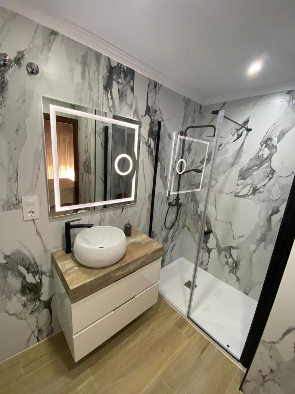 Convierte tu baño antiguo en un espacio totalmente nuevo y moderno | MB